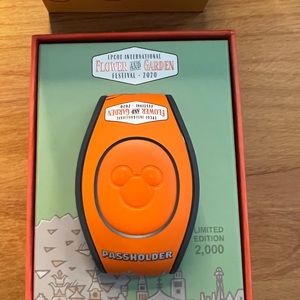 NWT Disney Magic band, Limited edition